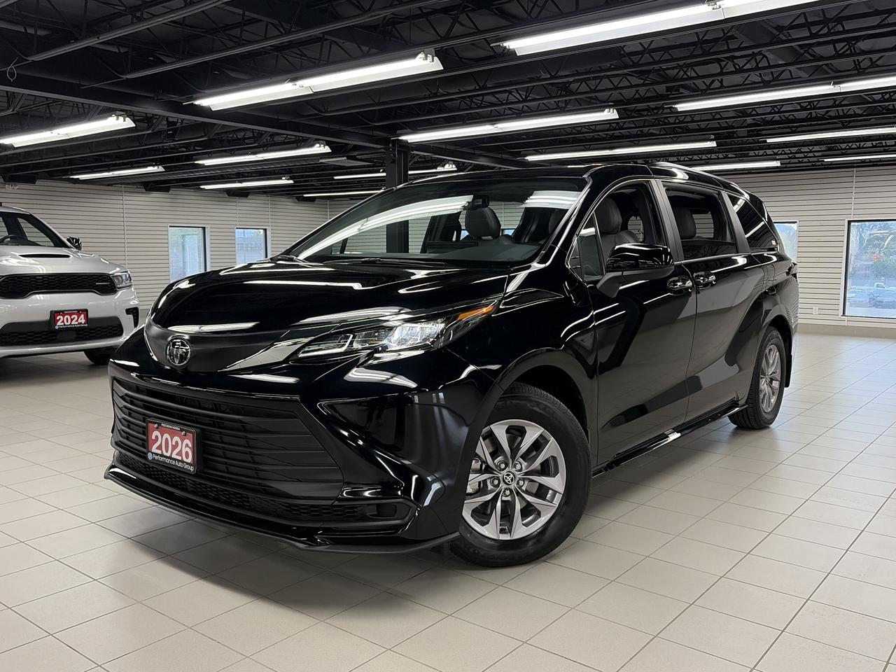 2026 Toyota Sienna XLE leather Sunroof CarPlay Power Tail Gate Photo