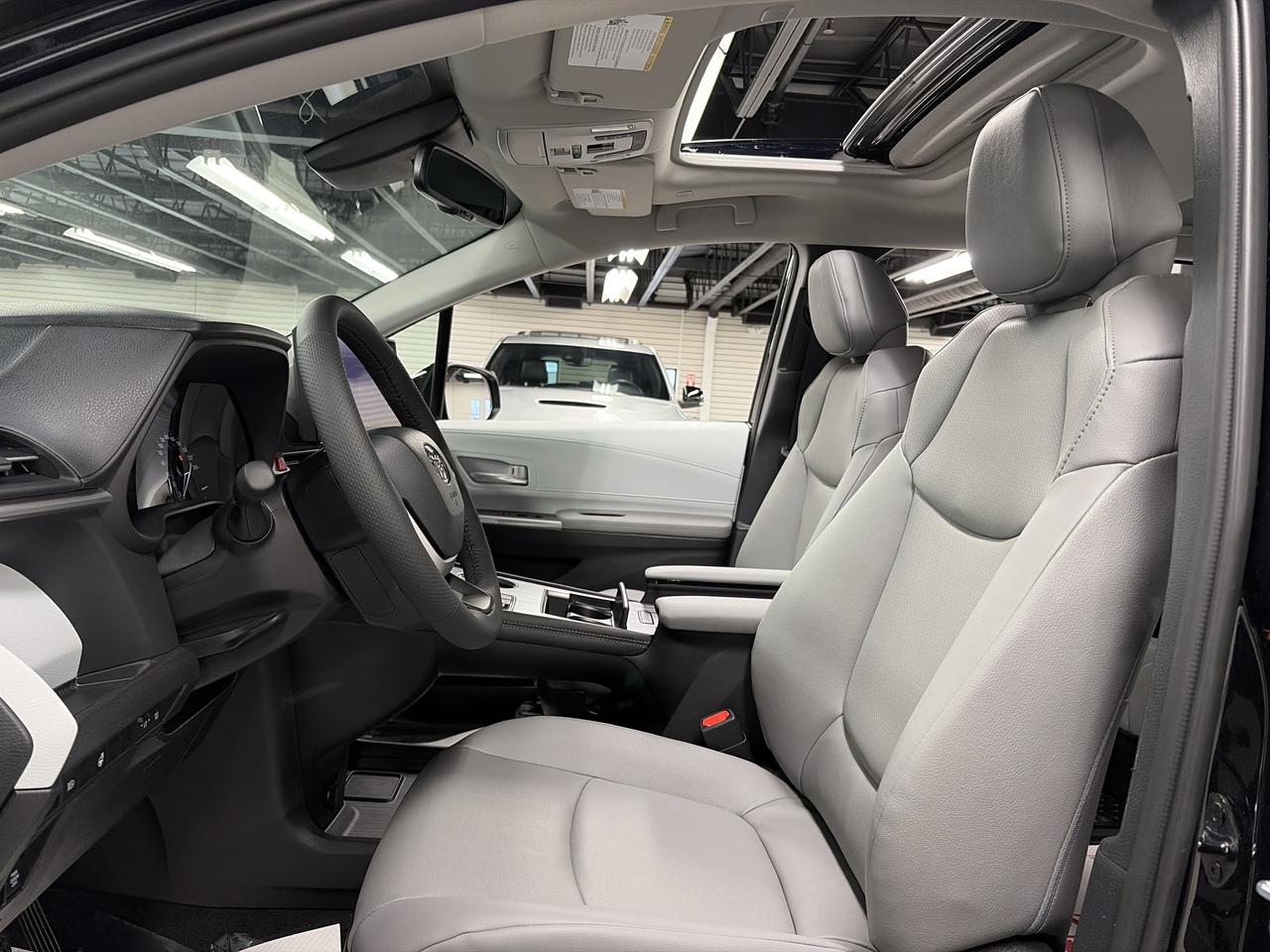 2026 Toyota Sienna XLE leather Sunroof CarPlay Power Tail Gate Photo