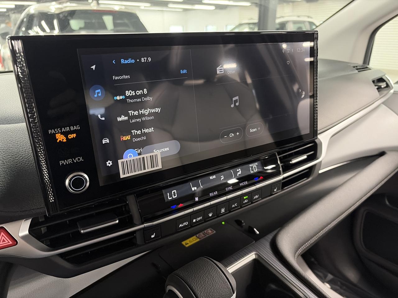 2026 Toyota Sienna XLE leather Sunroof CarPlay Power Tail Gate Photo