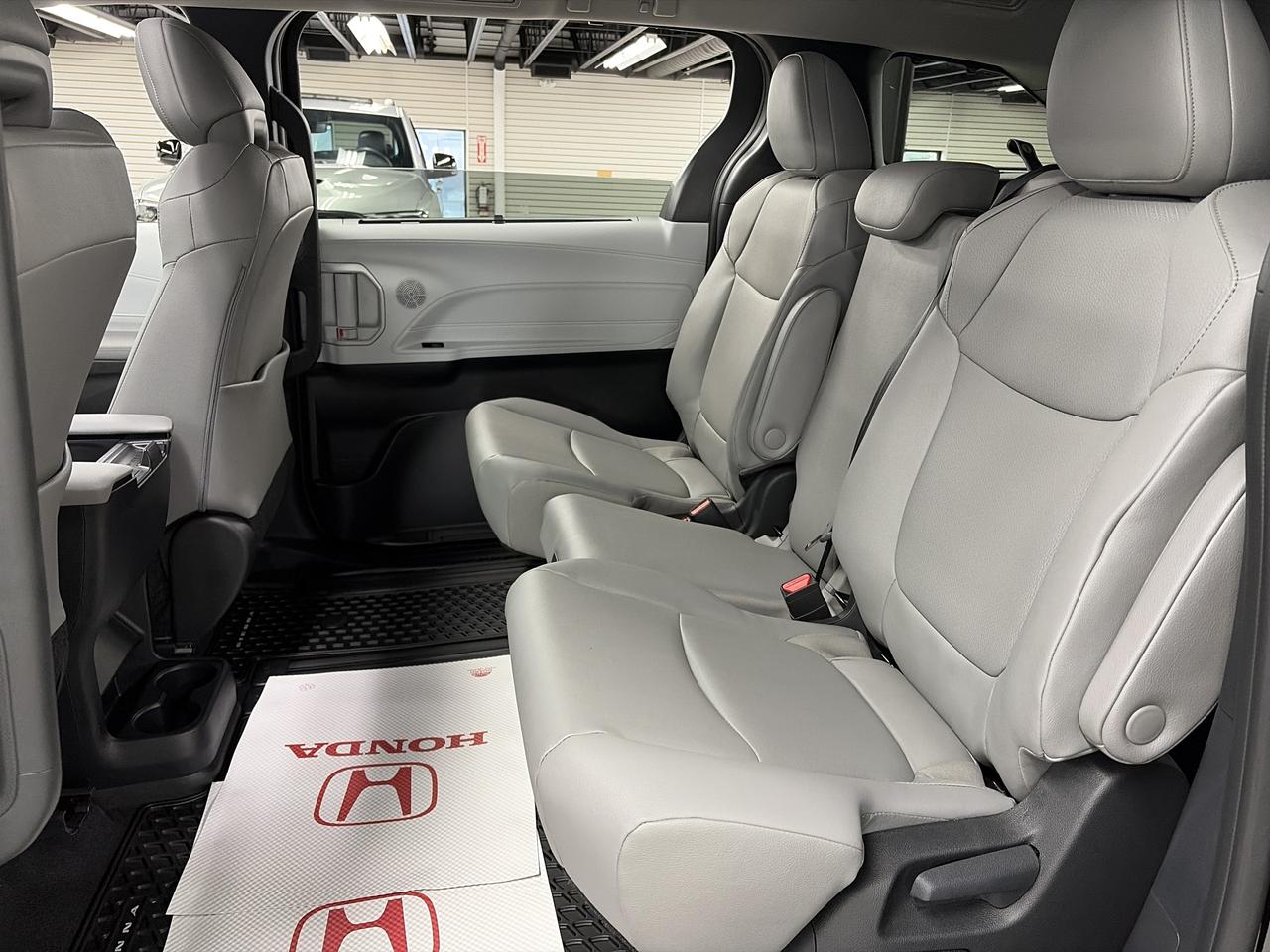 2026 Toyota Sienna XLE leather Sunroof CarPlay Power Tail Gate Photo