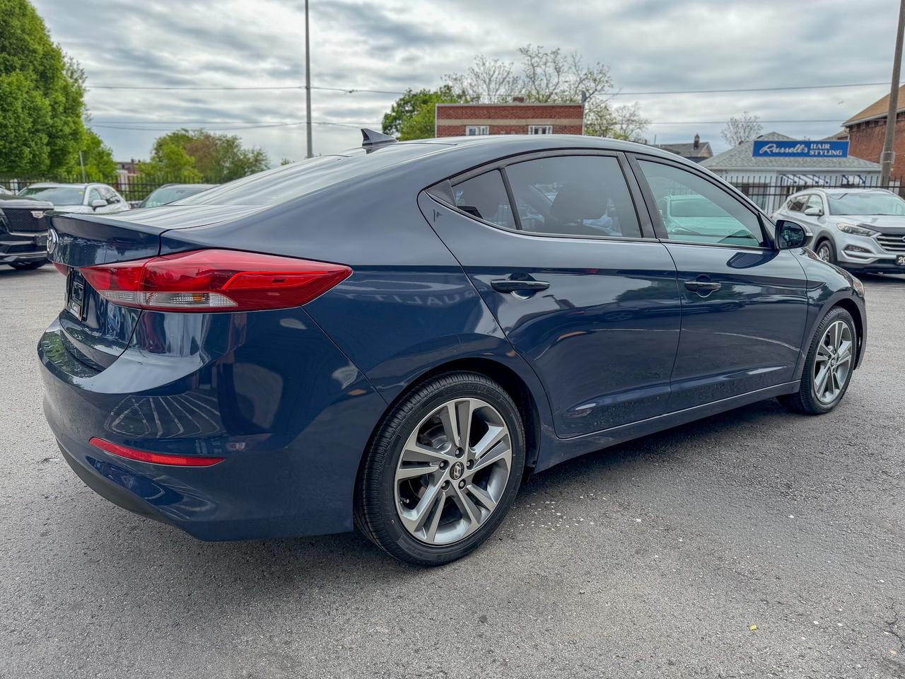 2017 Hyundai Elantra GLS/BSM/CAMERA/ROOF/LOW KM/NO ACCIDENTS/2.0L Photo