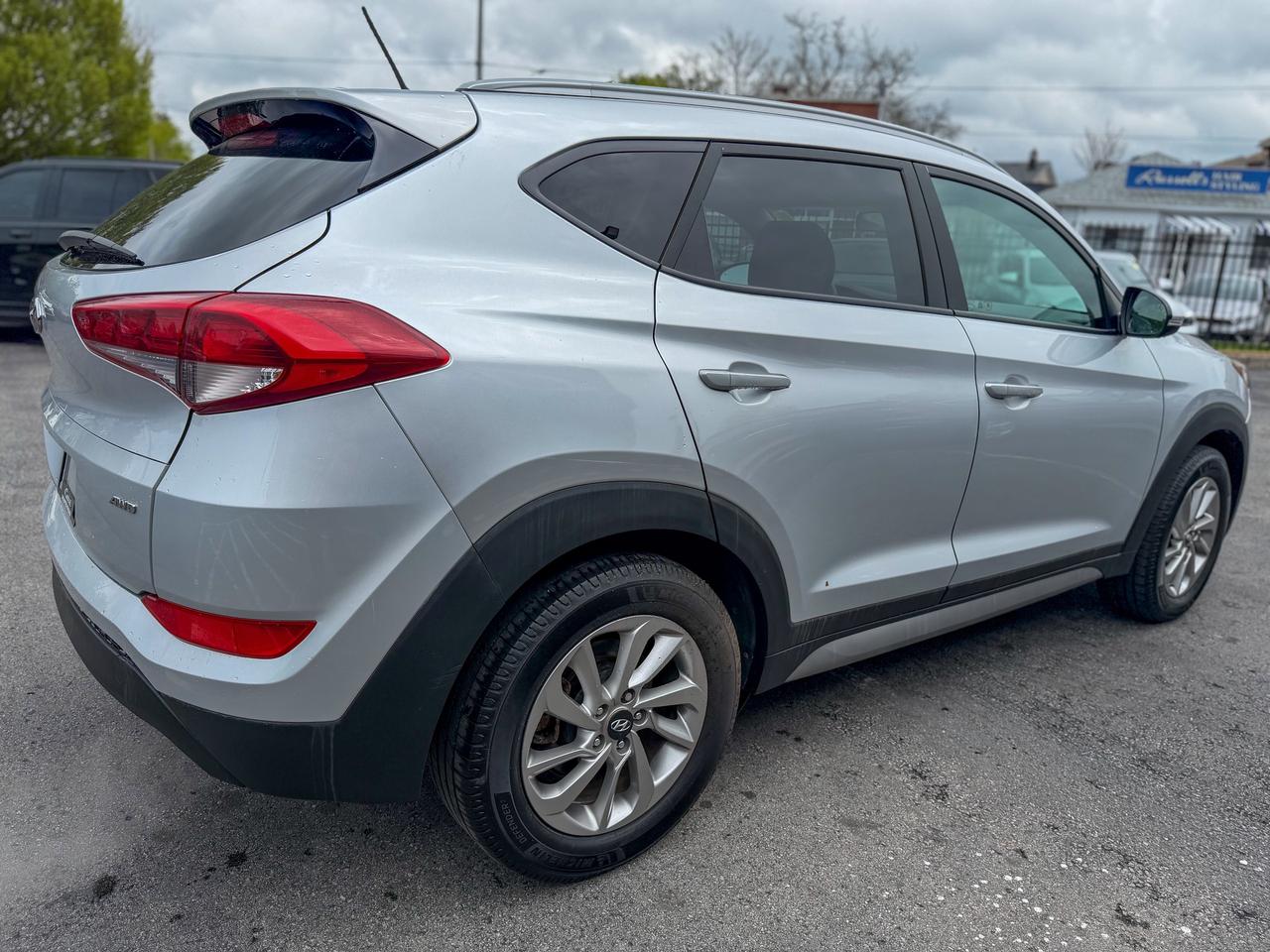 2017 Hyundai Tucson Premium/AWD/LOW KM/BSM/CAMERA/2.0L/HEATED SEATS Photo4