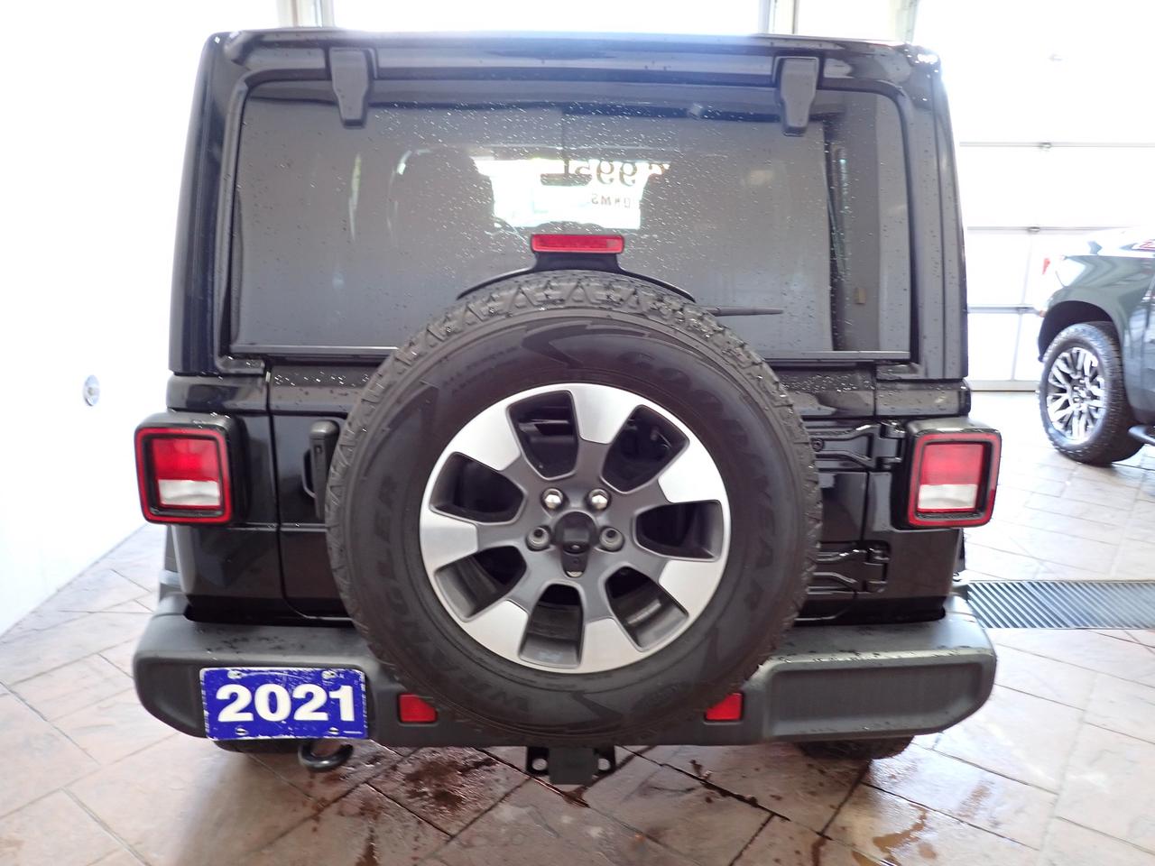 2021 Jeep Wrangler Unlimited Sahara 4X4 *MANUAL* LEATHER NAVI Photo