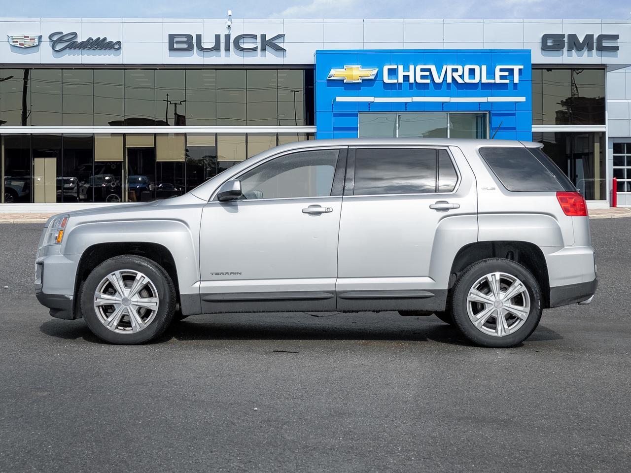 2017 GMC Terrain FWD   CLEAN CARFAX   CERTIFIED Photo
