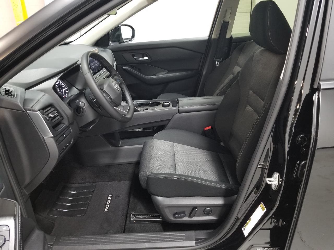 2025 Nissan Rogue SV Moonroof 4dr All-Wheel Drive Sport Utility Photo