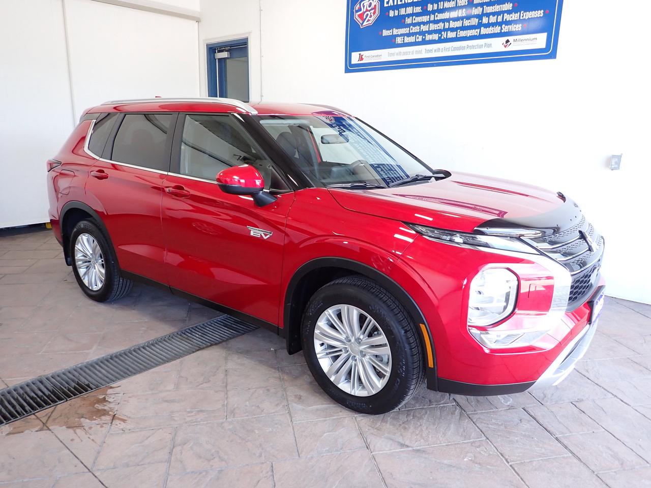 2025 Mitsubishi Outlander Plug-In Hybrid SE S-AWC PLUG IN HYBRID SUNROOF Photo