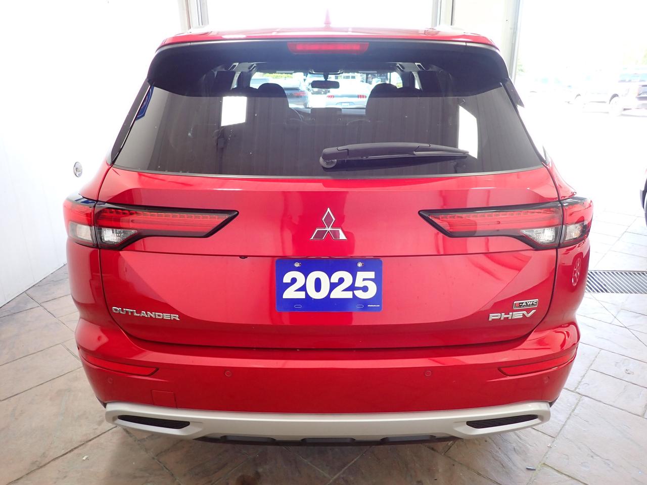 2025 Mitsubishi Outlander Plug-In Hybrid SE S-AWC PLUG IN HYBRID SUNROOF Photo