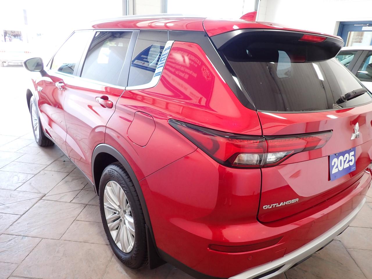 2025 Mitsubishi Outlander Plug-In Hybrid SE S-AWC PLUG IN HYBRID SUNROOF Photo