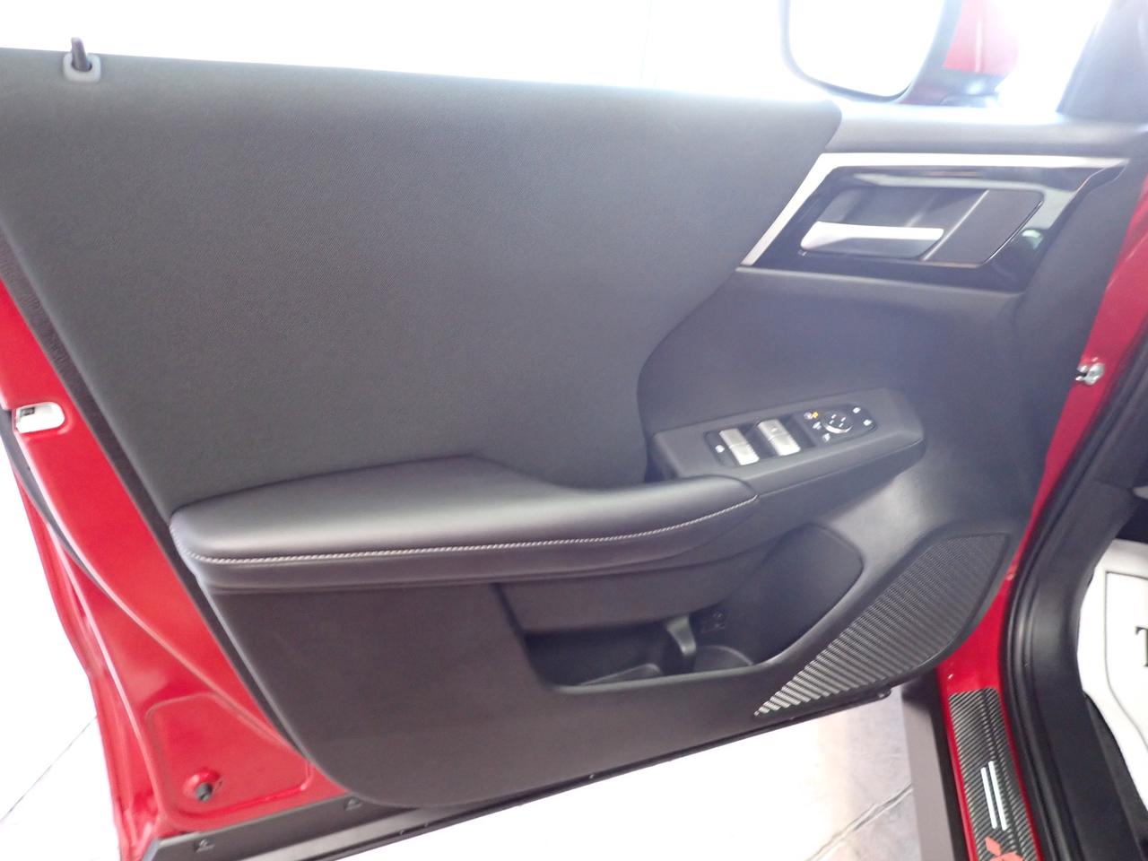 2025 Mitsubishi Outlander Plug-In Hybrid SE S-AWC PLUG IN HYBRID SUNROOF Photo