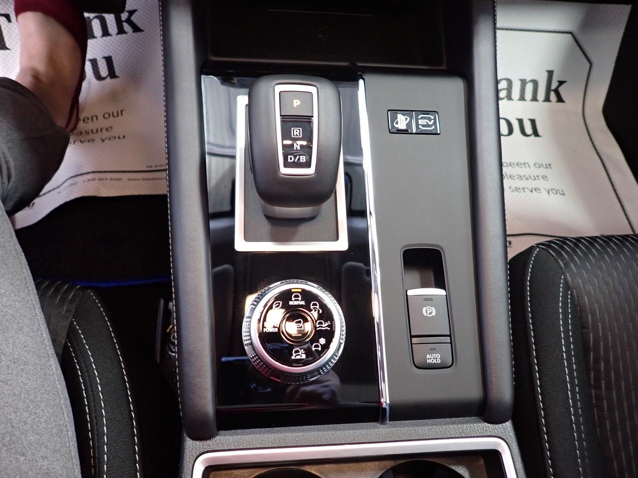 2025 Mitsubishi Outlander Plug-In Hybrid SE S-AWC PLUG IN HYBRID SUNROOF Photo
