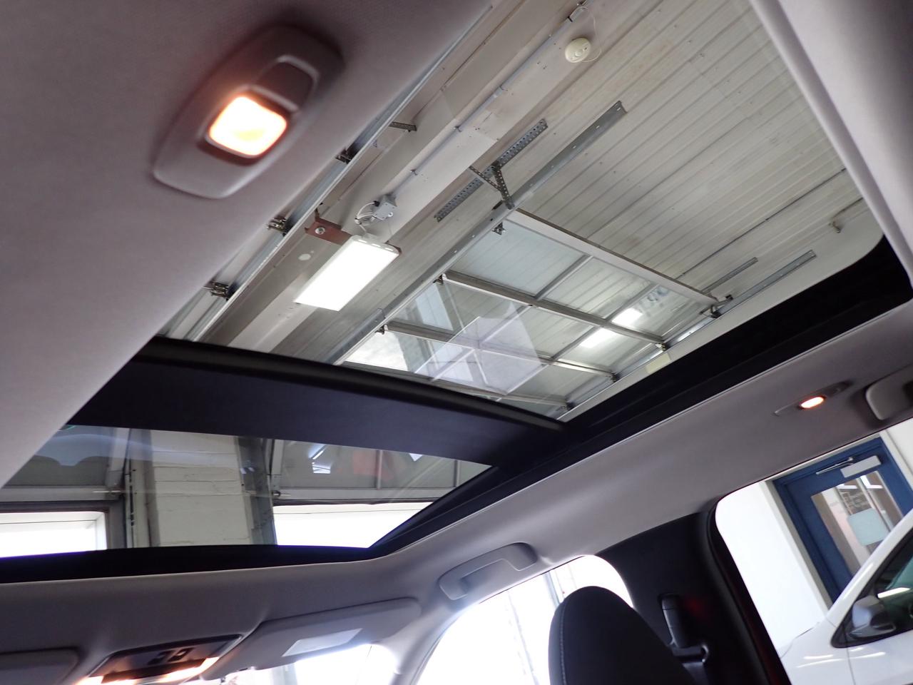 2025 Mitsubishi Outlander Plug-In Hybrid SE S-AWC PLUG IN HYBRID SUNROOF Photo