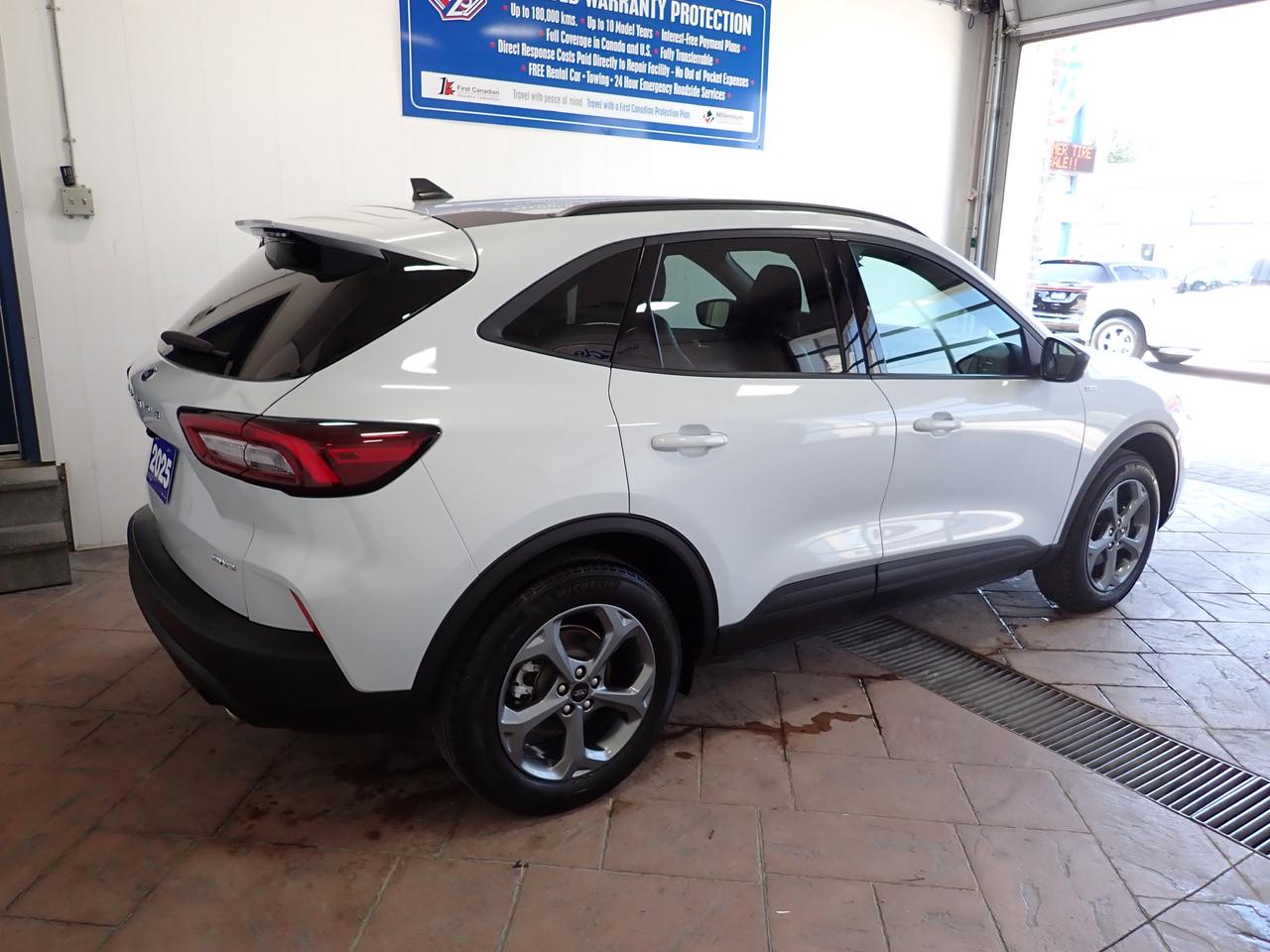 2025 Ford Escape ST-Line AWD Photo