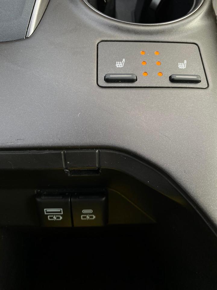 2024 Toyota Camry SE | LEATHER Photo