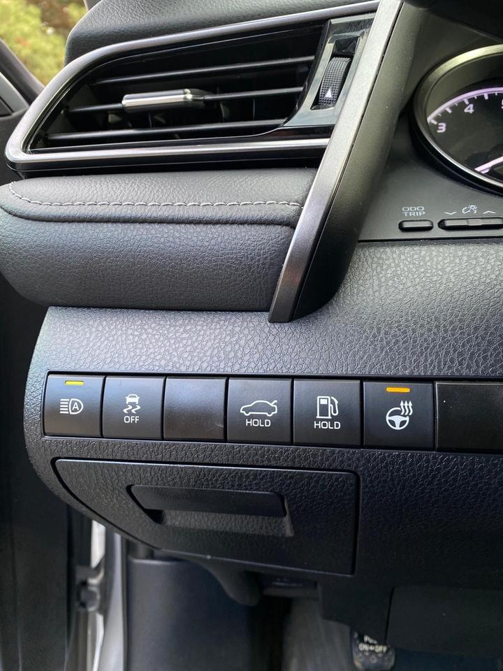 2024 Toyota Camry SE | LEATHER Photo