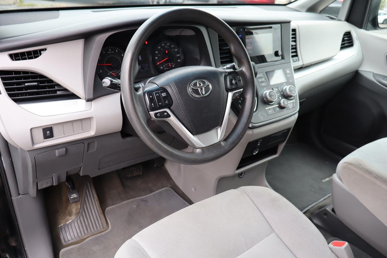2015 Toyota Sienna 7-PASSENGER   CERTIFIED Photo