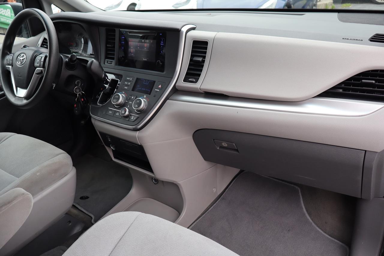 2015 Toyota Sienna 7-PASSENGER   CERTIFIED Photo