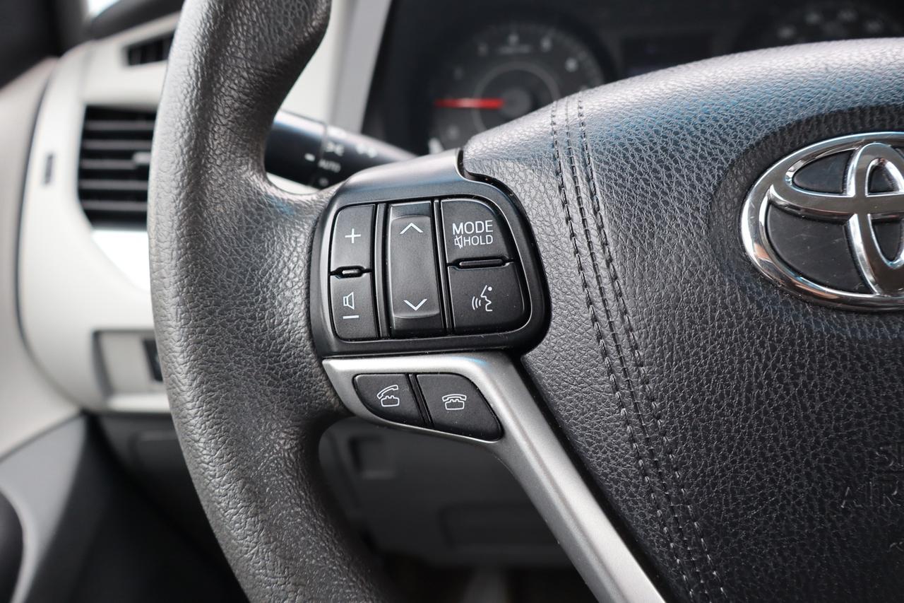 2015 Toyota Sienna 7-PASSENGER   CERTIFIED Photo