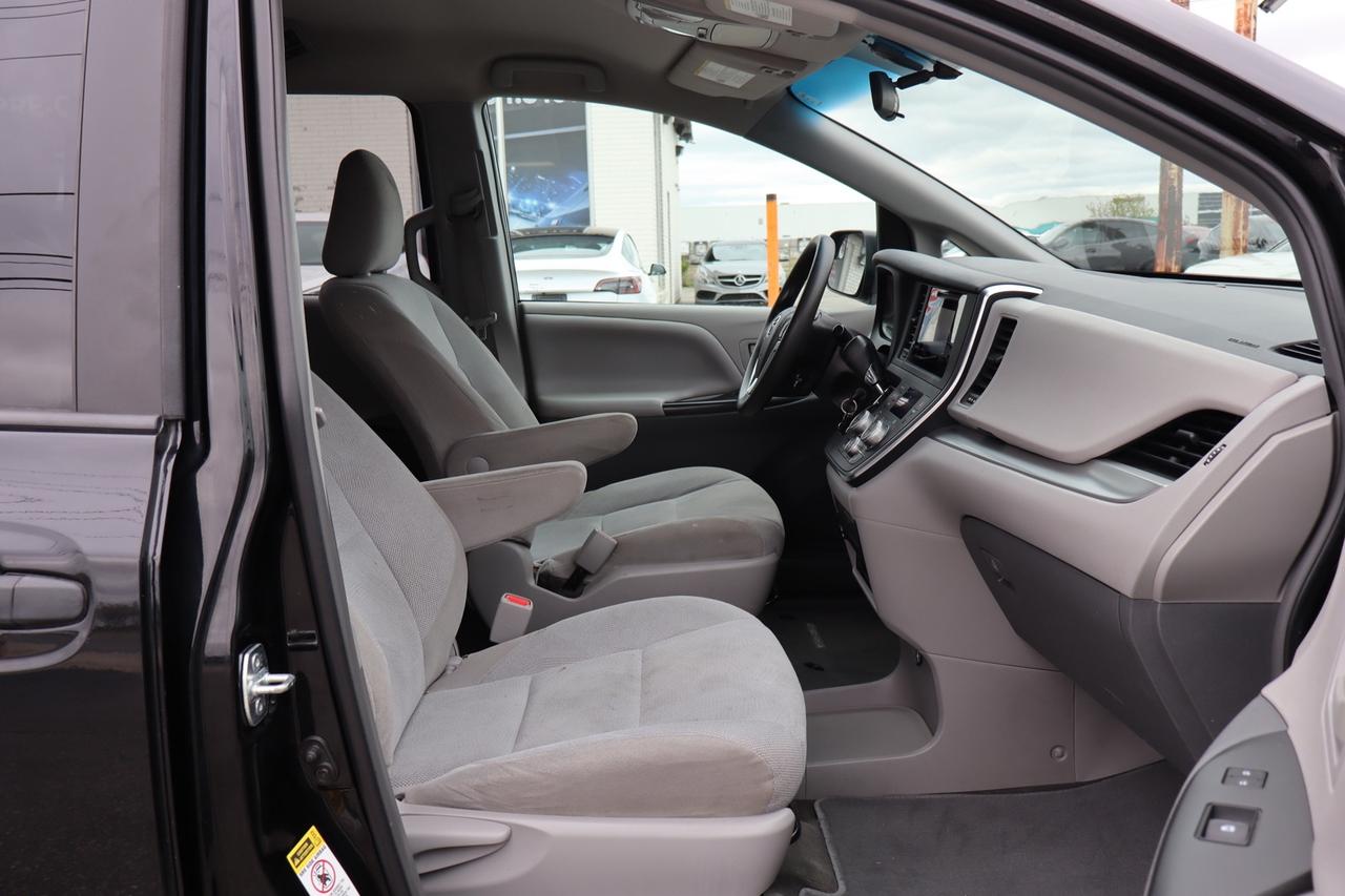 2015 Toyota Sienna 7-PASSENGER   CERTIFIED Photo