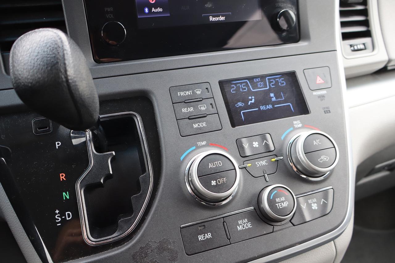 2015 Toyota Sienna 7-PASSENGER   CERTIFIED Photo