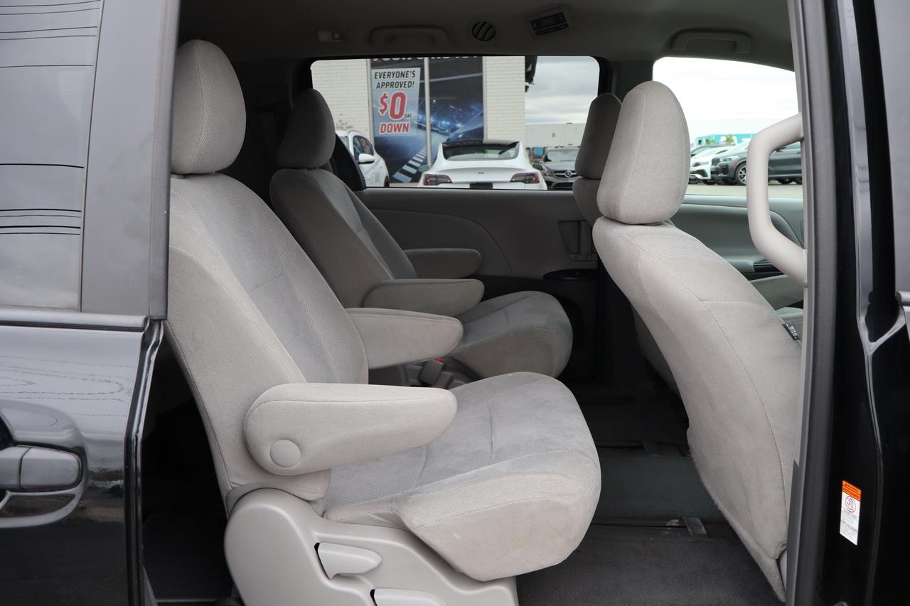 2015 Toyota Sienna 7-PASSENGER   CERTIFIED Photo