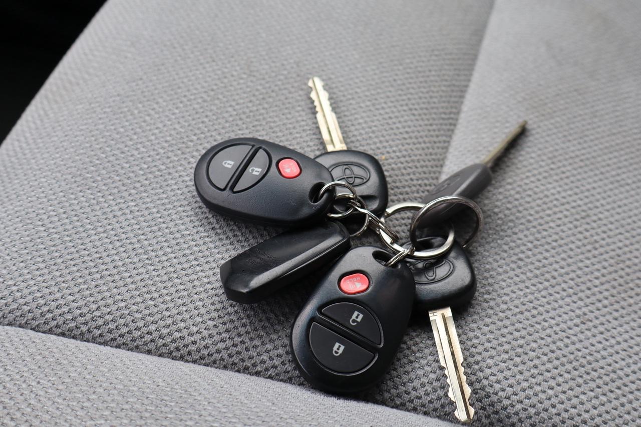 2015 Toyota Sienna 7-PASSENGER   CERTIFIED Photo