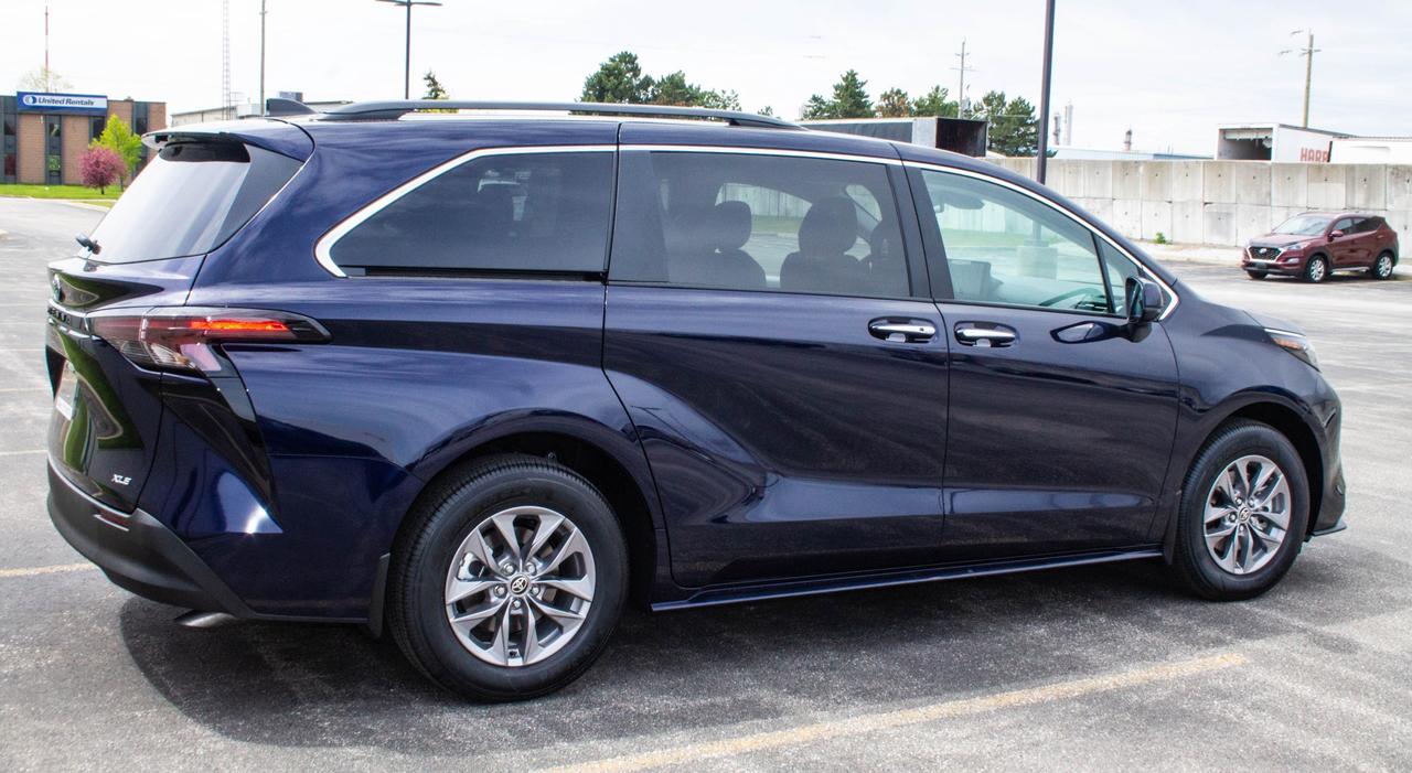 2026 Toyota Sienna XLE 8-Passenger 4dr Front-Wheel Drive Passenger Van Photo
