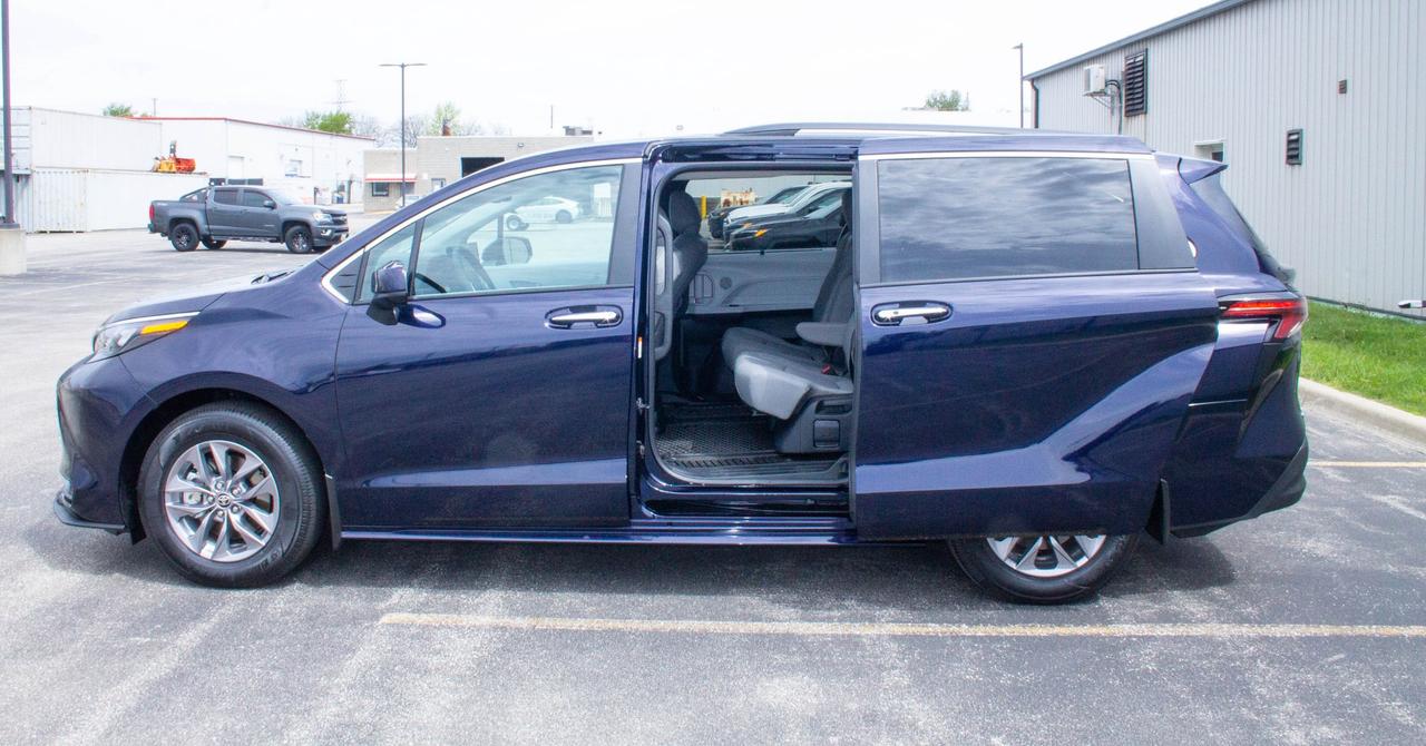 2026 Toyota Sienna XLE 8-Passenger 4dr Front-Wheel Drive Passenger Van Photo