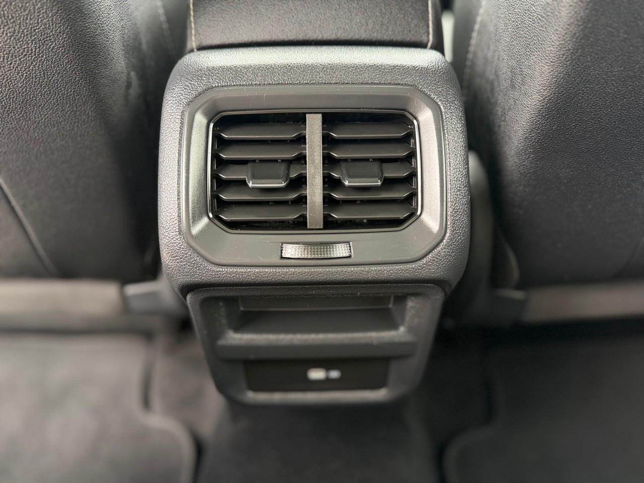 2022 Volkswagen Taos Comfortline 4dr All-Wheel Drive 4MOTION Photo