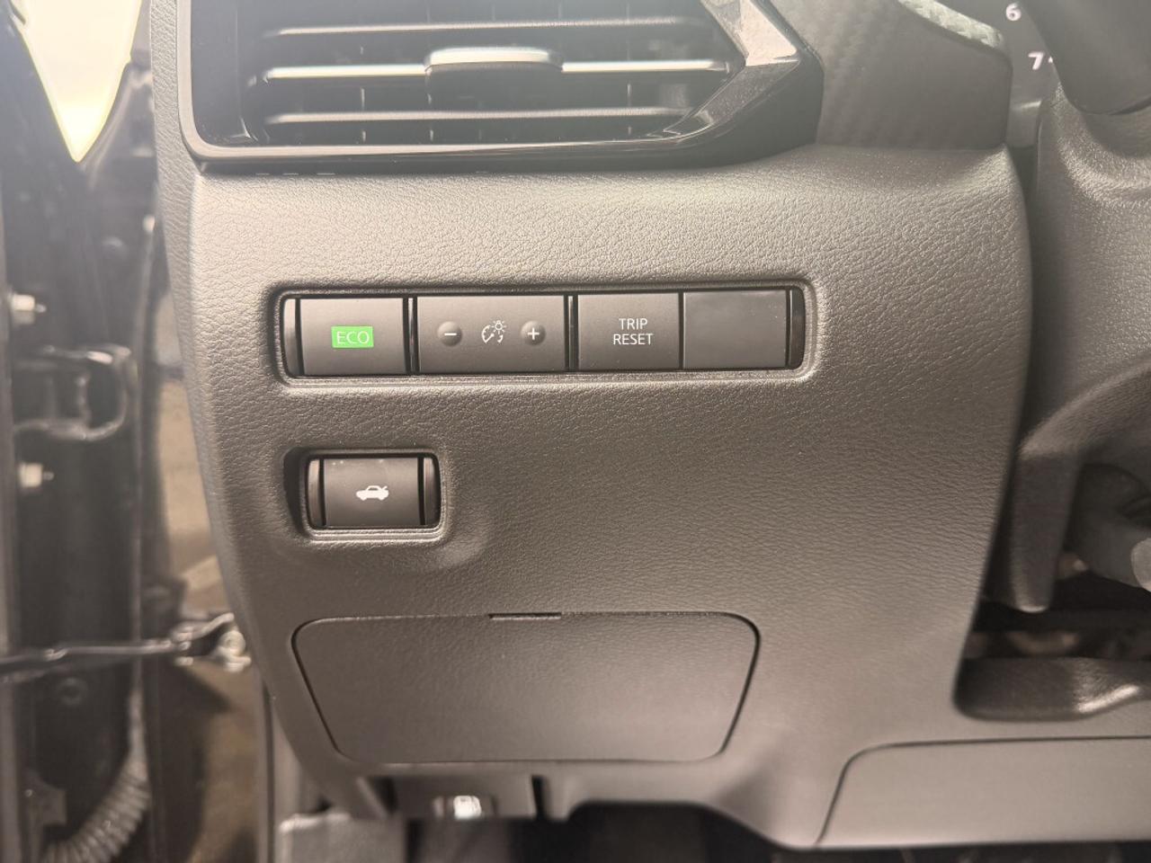 2022 Nissan Sentra SR  SUNROOF HTD SEATS & STEERING CAMERA BLINDSPOT Photo