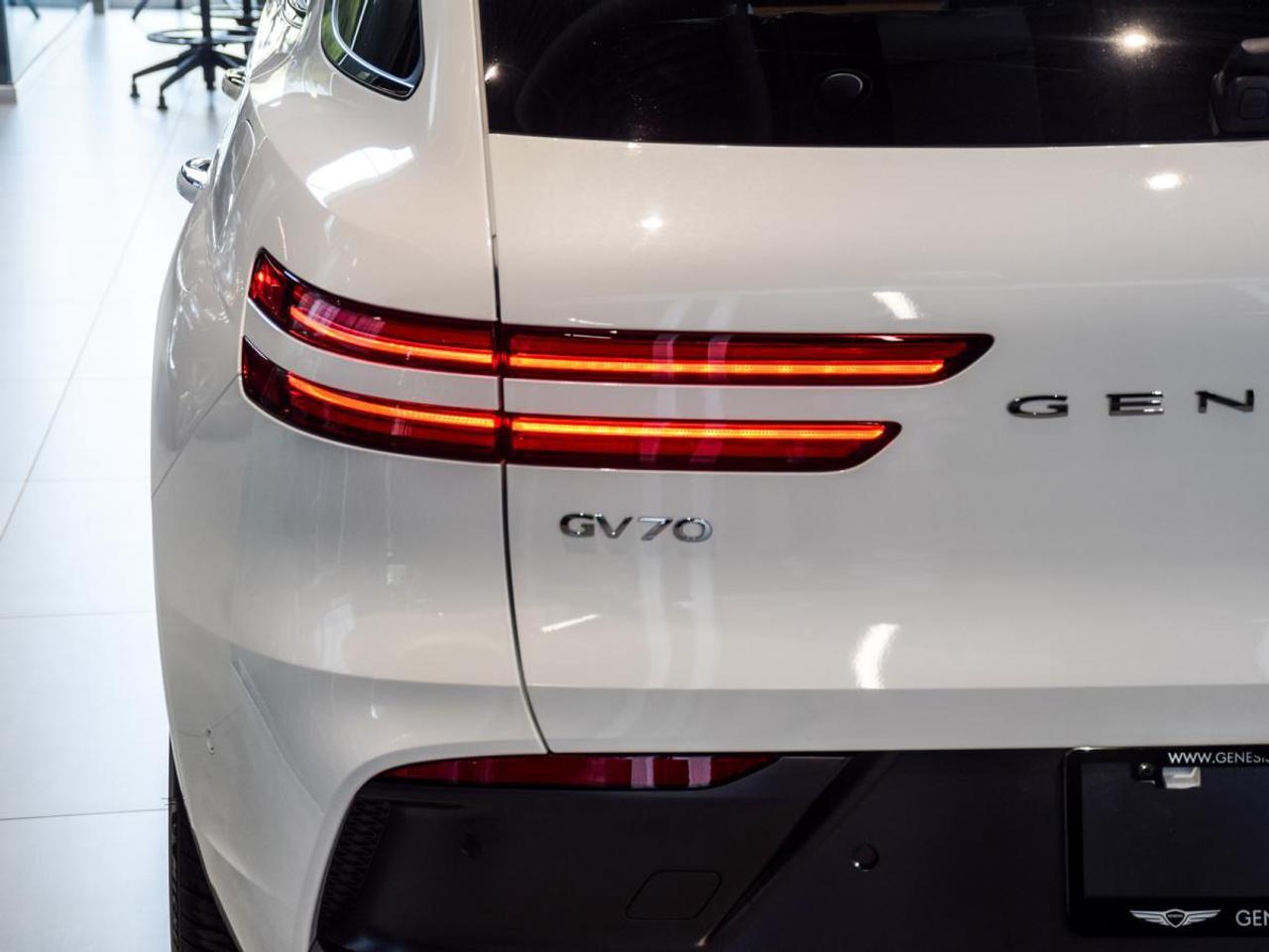 2026 Genesis GV70 2.5T Advanced Tech Pkg AWD - Showroom Unit Photo4