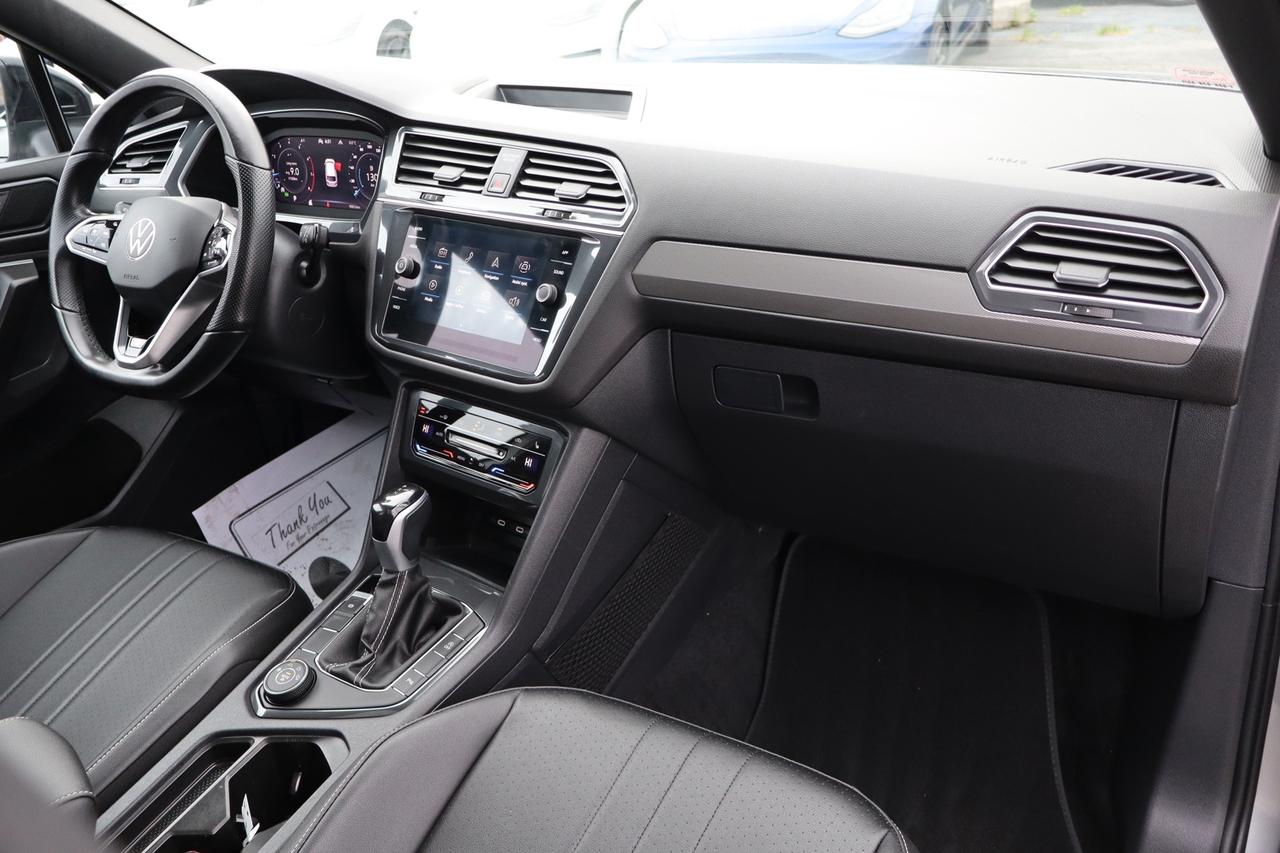 2023 Volkswagen Tiguan Comfortline R-Line Black 4MOTION   Well Maintained Photo