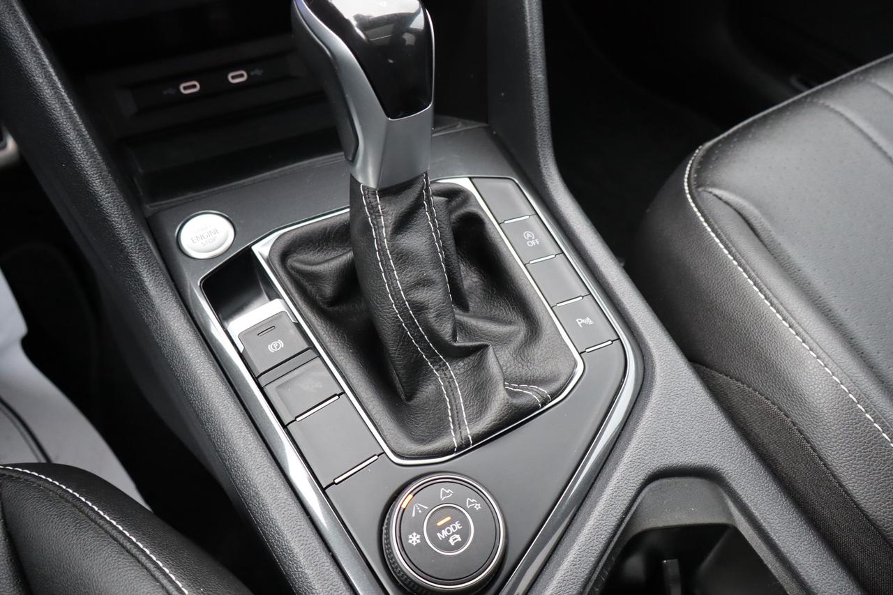 2023 Volkswagen Tiguan Comfortline R-Line Black 4MOTION   Well Maintained Photo
