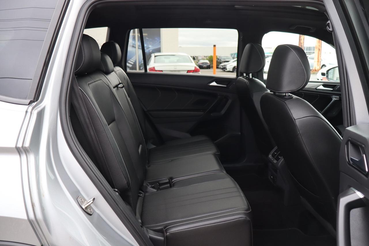 2023 Volkswagen Tiguan Comfortline R-Line Black 4MOTION   Well Maintained Photo