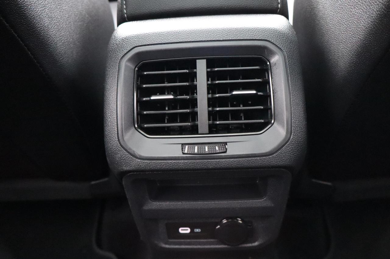 2023 Volkswagen Tiguan Comfortline R-Line Black 4MOTION   Well Maintained Photo