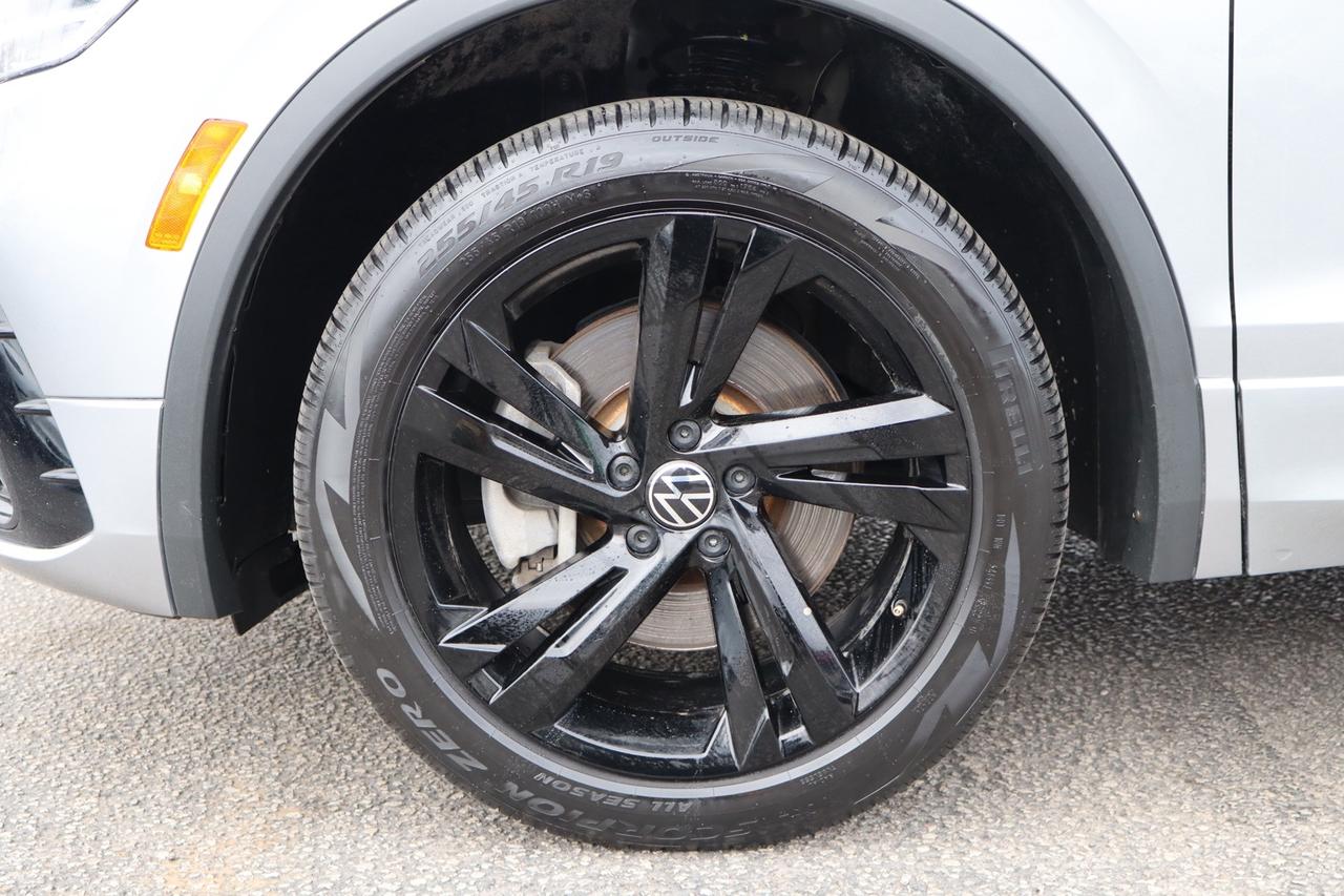 2023 Volkswagen Tiguan Comfortline R-Line Black 4MOTION   Well Maintained Photo