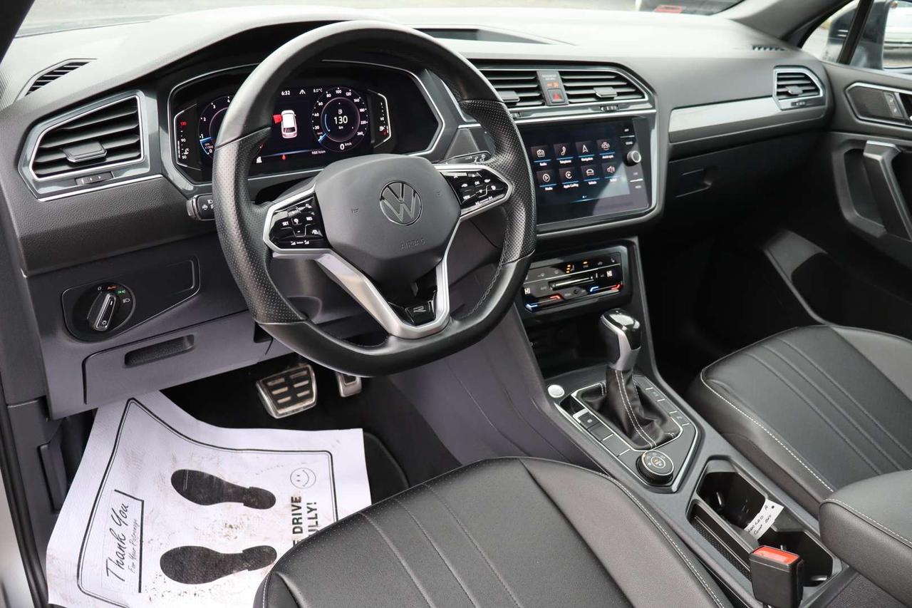 2023 Volkswagen Tiguan Comfortline R-Line Black 4MOTION   Well Maintained Photo
