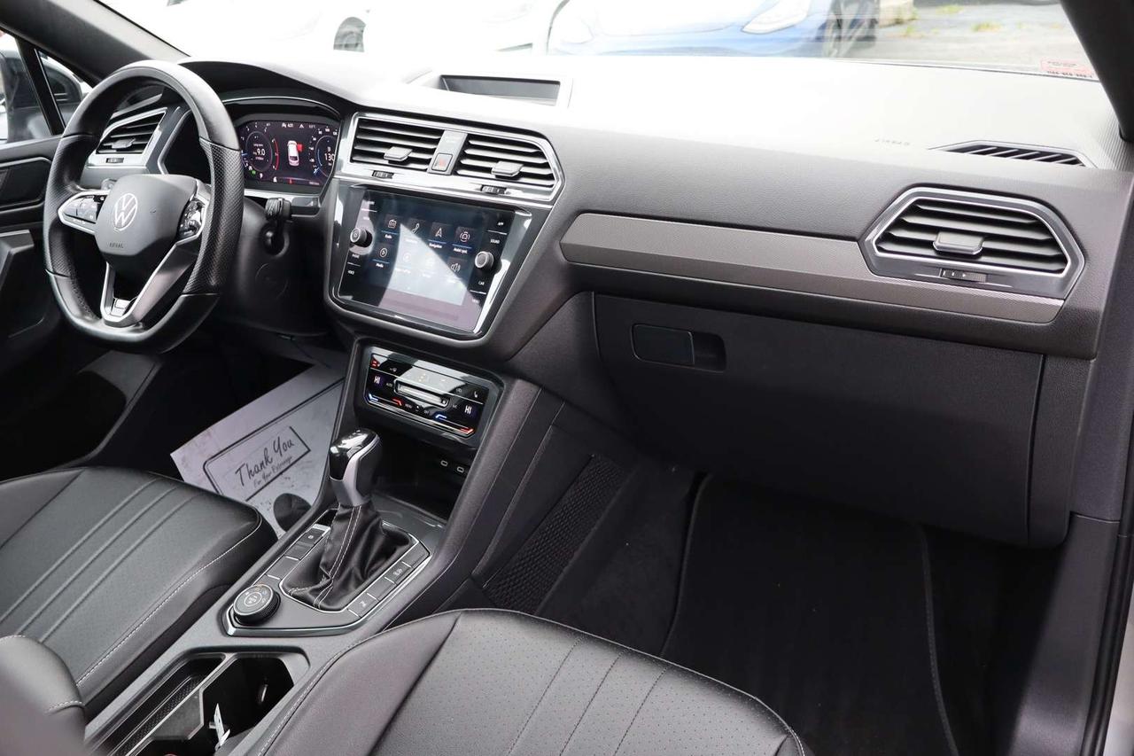 2023 Volkswagen Tiguan Comfortline R-Line Black 4MOTION   Well Maintained Photo