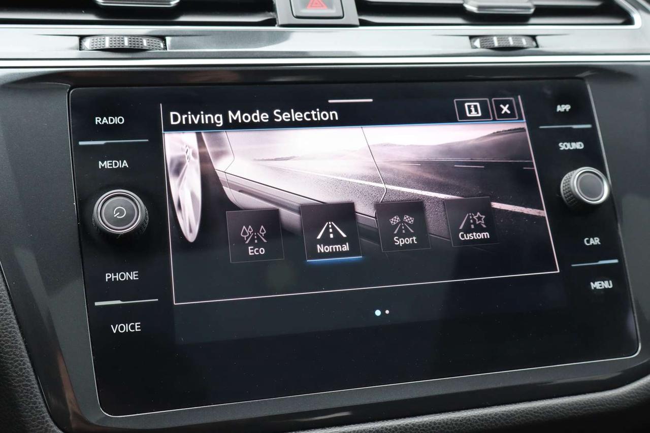 2023 Volkswagen Tiguan Comfortline R-Line Black 4MOTION   Well Maintained Photo