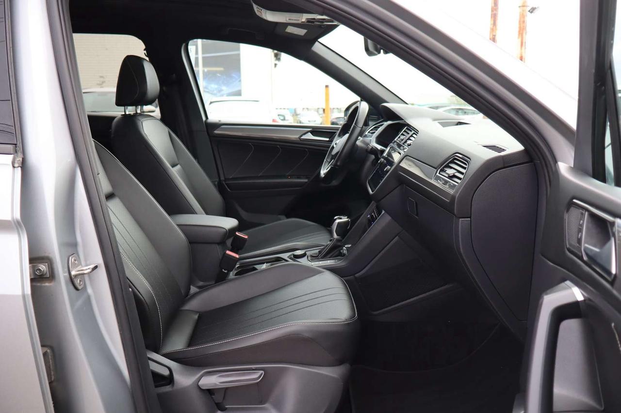 2023 Volkswagen Tiguan Comfortline R-Line Black 4MOTION   Well Maintained Photo