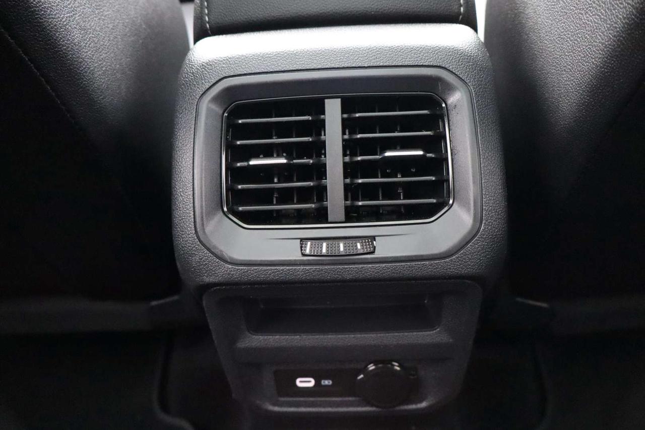 2023 Volkswagen Tiguan Comfortline R-Line Black 4MOTION   Well Maintained Photo