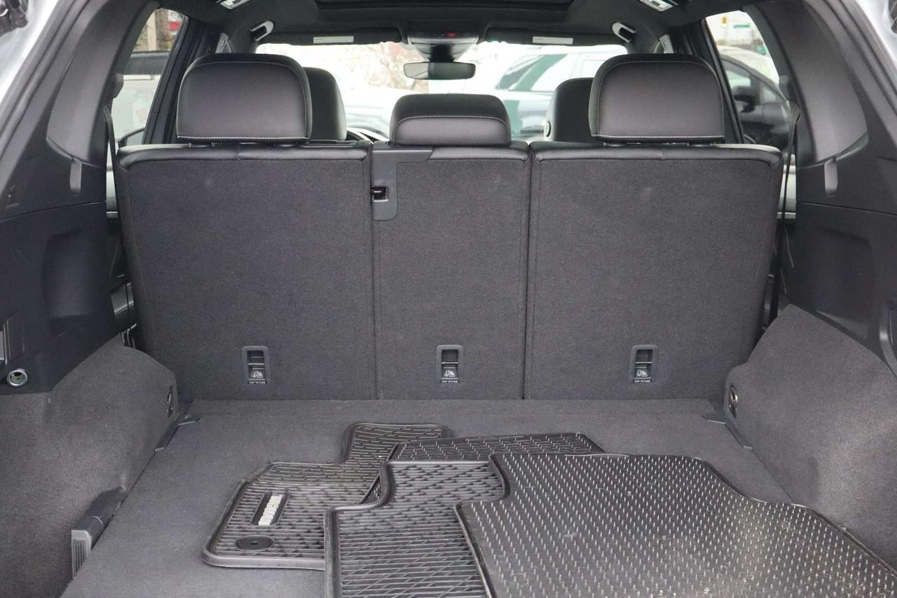 2023 Volkswagen Tiguan Comfortline R-Line Black 4MOTION   Well Maintained Photo