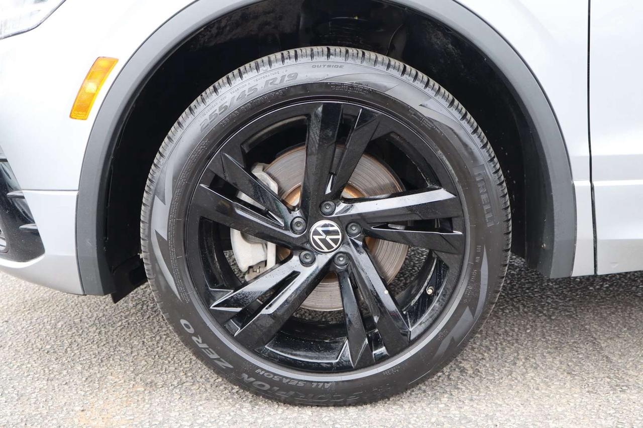 2023 Volkswagen Tiguan Comfortline R-Line Black 4MOTION   Well Maintained Photo