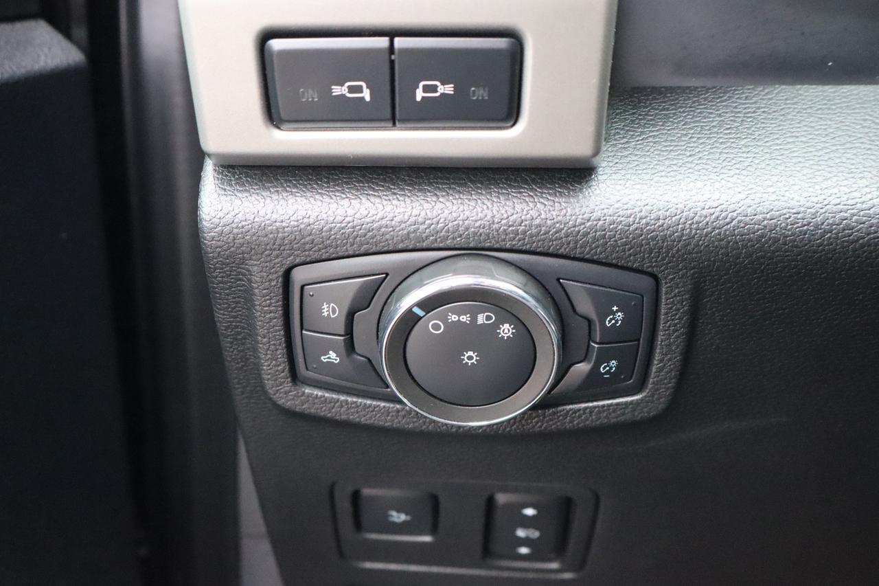2020 Ford F-250 LARIAT Crew Cab 4WD Diesel Powerstroke Photo
