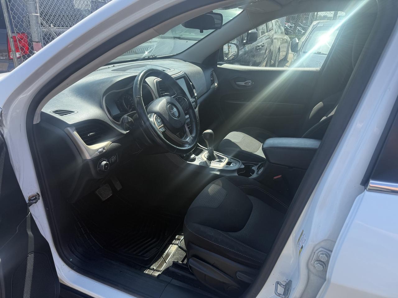 2015 Jeep Cherokee *** 3 YEAR WARRANTY INCLUDED *** Photo4