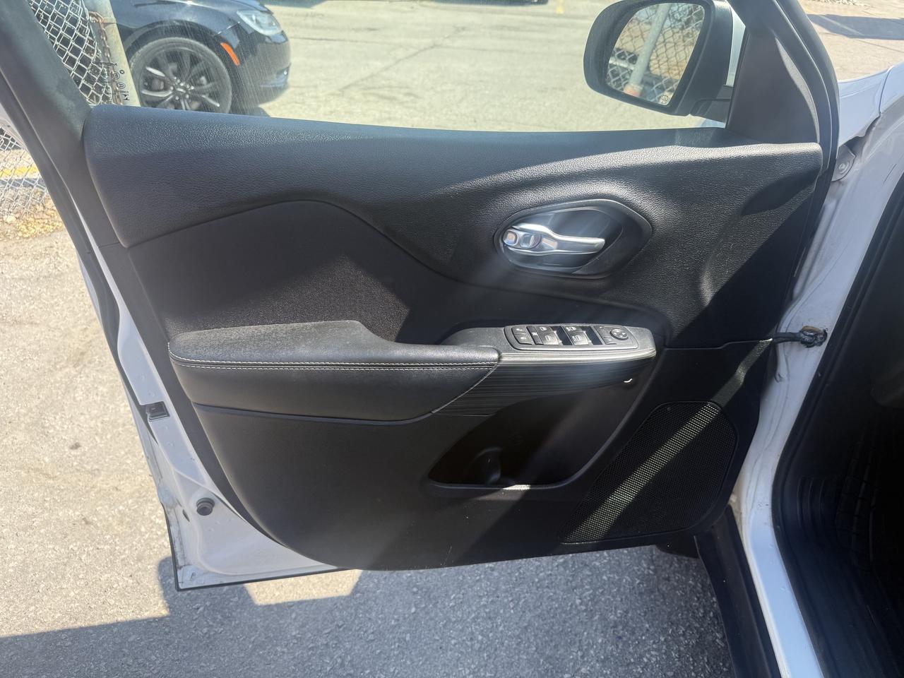 2015 Jeep Cherokee *** 3 YEAR WARRANTY INCLUDED *** Photo