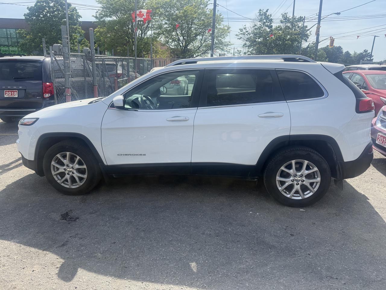 2015 Jeep Cherokee *** 3 YEAR WARRANTY INCLUDED *** Photo2