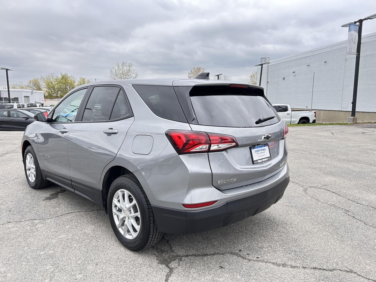 2023 Chevrolet Equinox AWD 4dr LS w-1LS Photo2