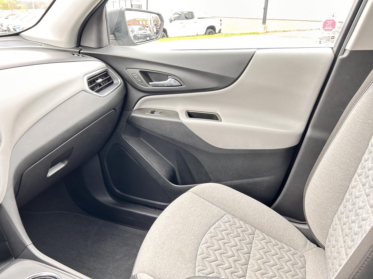2023 Chevrolet Equinox AWD 4dr LS w-1LS Photo