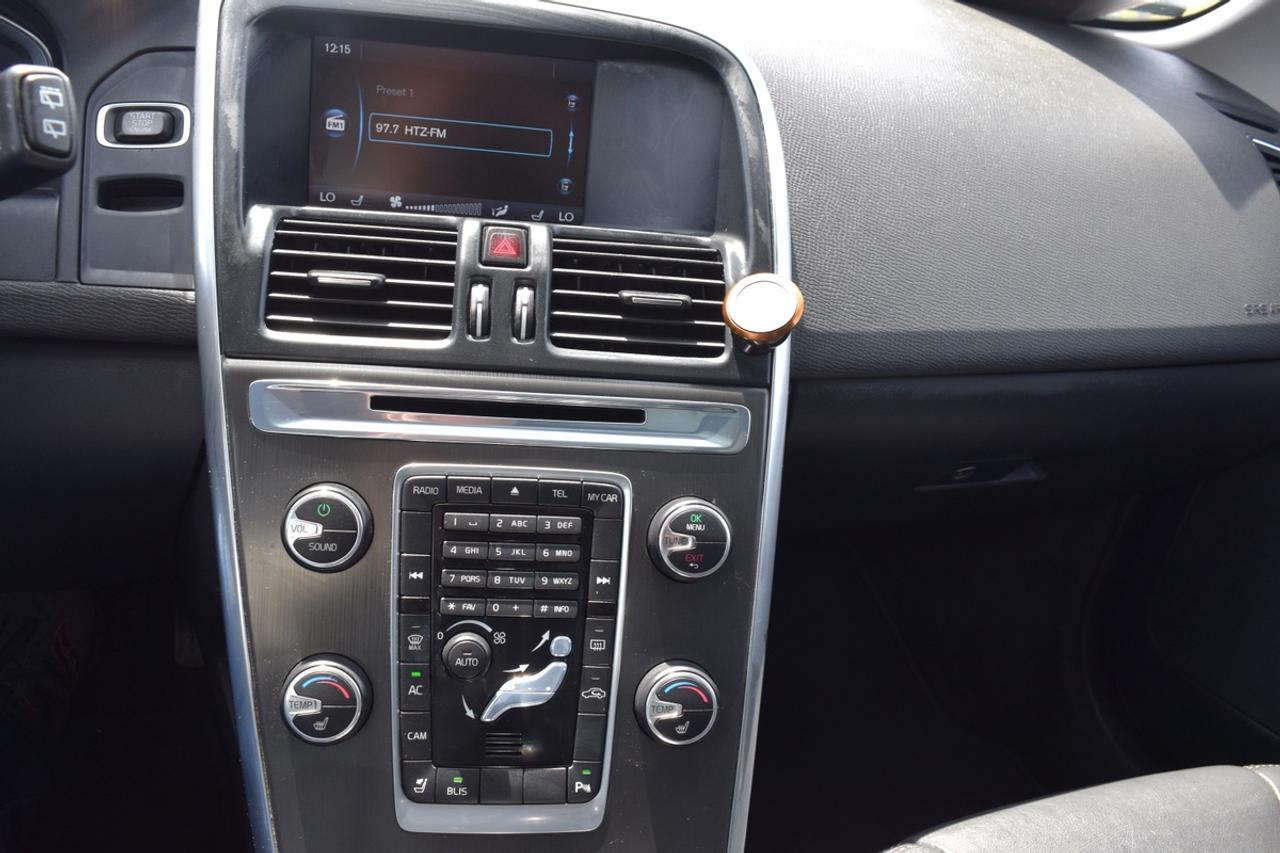 2015 Volvo XC60 T6 Premier Plus AWD Photo