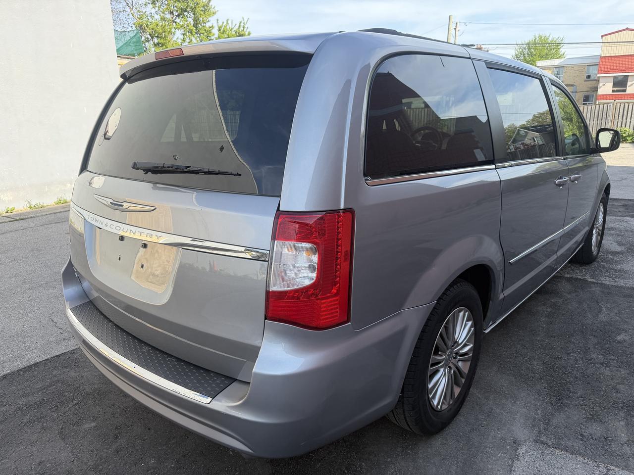 2015 Chrysler Town & Country Touring !! LEATHER !! POWER SEATS !! CAR FAX CLEAN Photo